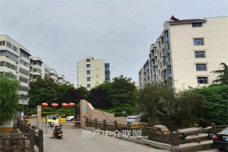龙都金德花园3室2厅1卫68.8万118m2出售